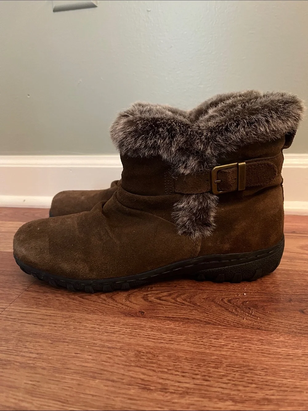 Khombu Women's Brown Suede Faux Fur Ankle Boots